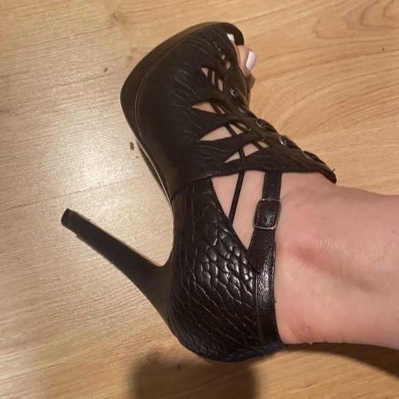 Givenchy 39 Black Leather Peep toe Platform Heel - Picture 3 of 16